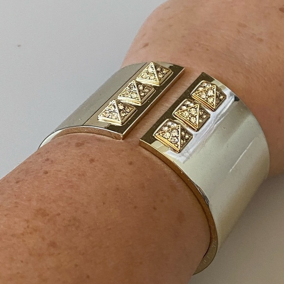 3 Victoria’s Secret Cuff Bracelet Hinged Gold Tone - Picture 4 of 10